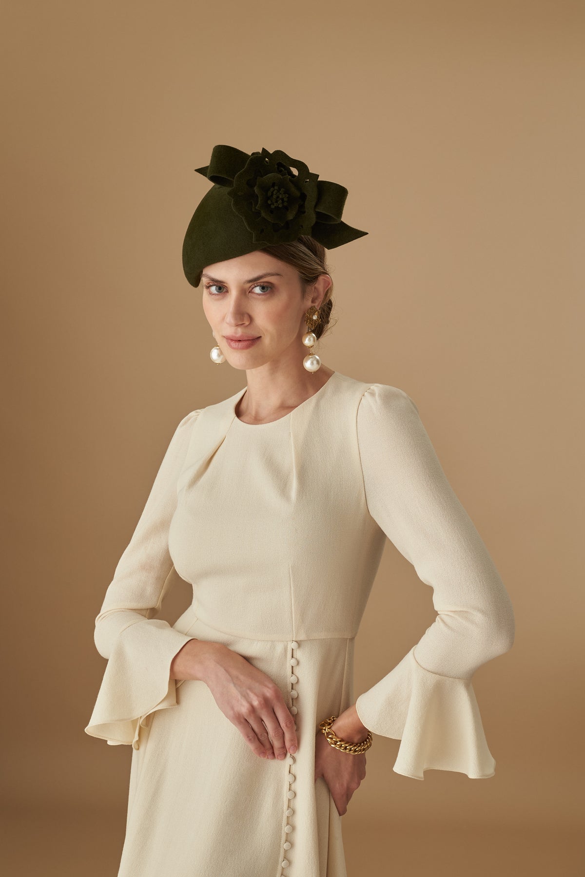 Forest Green Velour Fur Felt Percher Hat With Two Tudor Roses. - Lock & Co. Hatters London UK