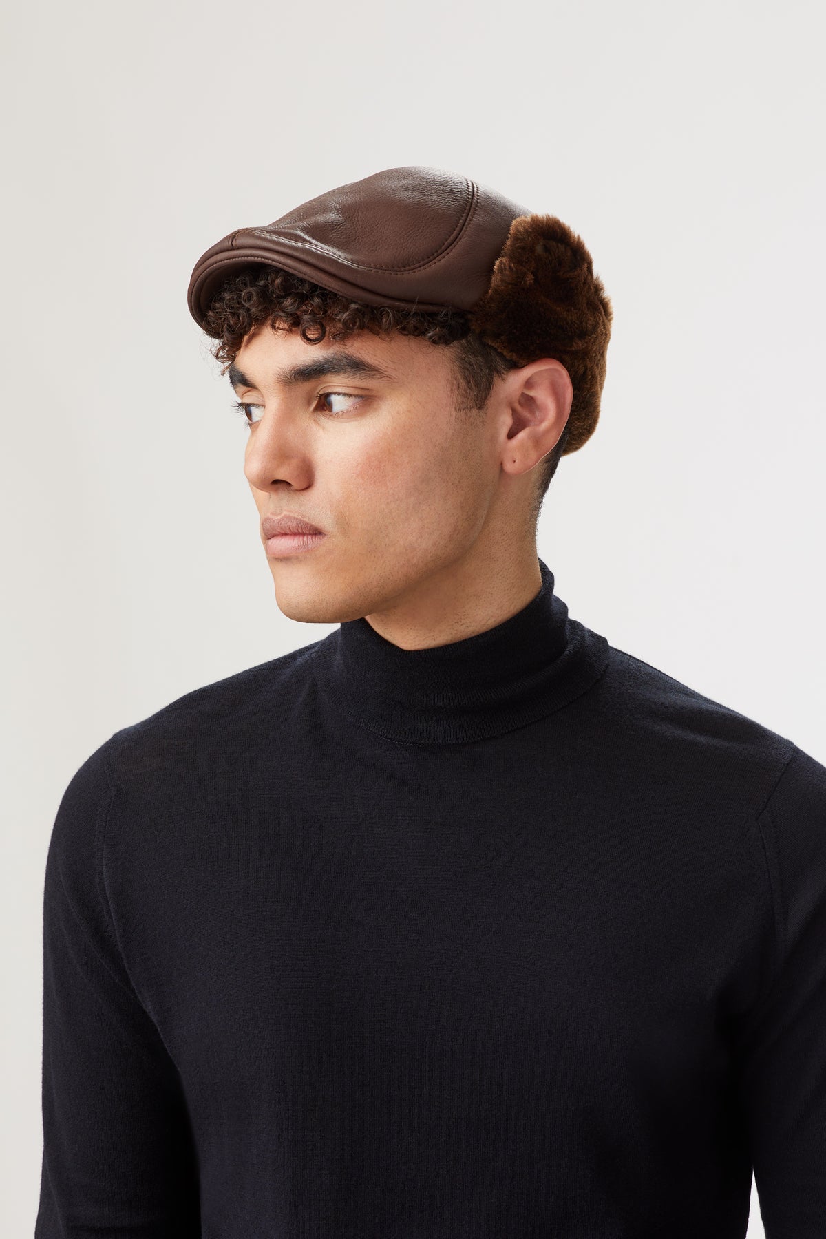 BROWN LEATHER FLAT CAP WITH SHEARLING FUR EAR FLAPS