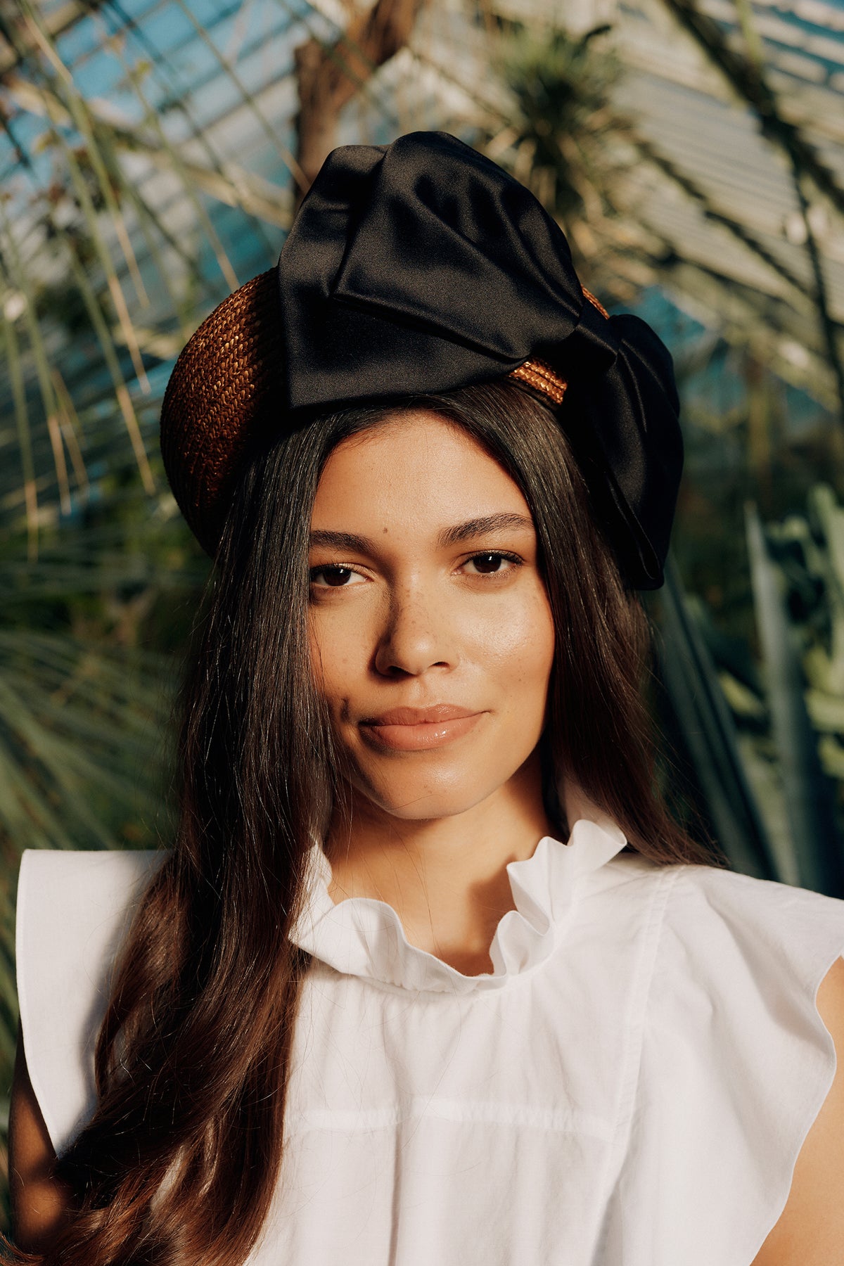 TOBACCO-COLOURED PEDAL STRAW BRAID COUTURE PILLBOX/BERET HAT WITH A BLACK DUCHESS SATIN BOW