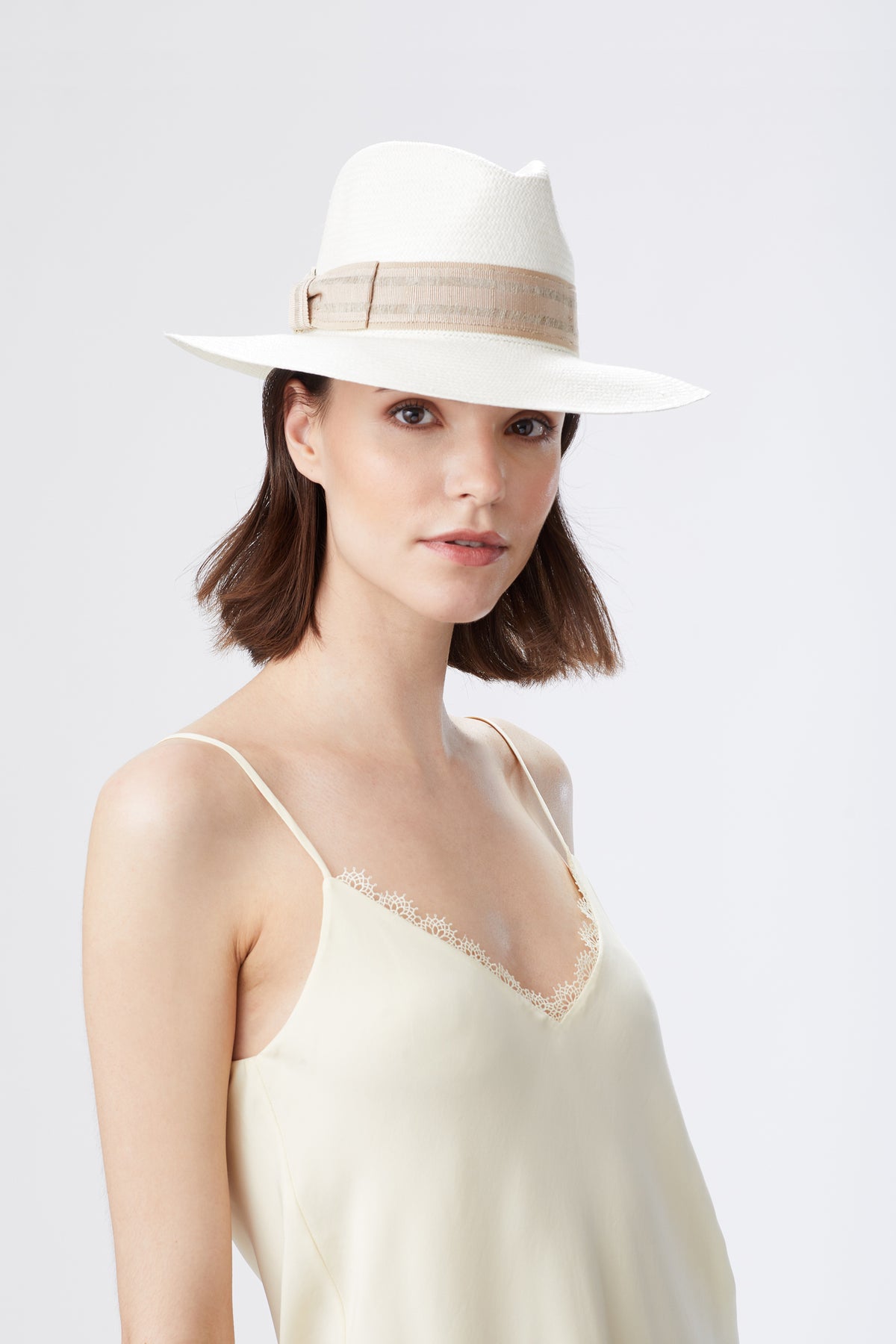 BEIGE PANAMA HAT WITH LIGHT BROWN BAND AND BOW