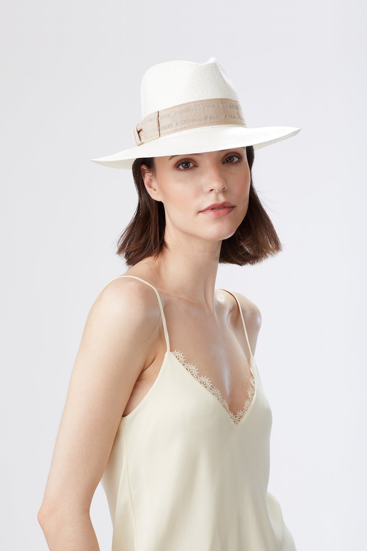 BEIGE PANAMA HAT WITH LIGHT BROWN BAND AND BOW