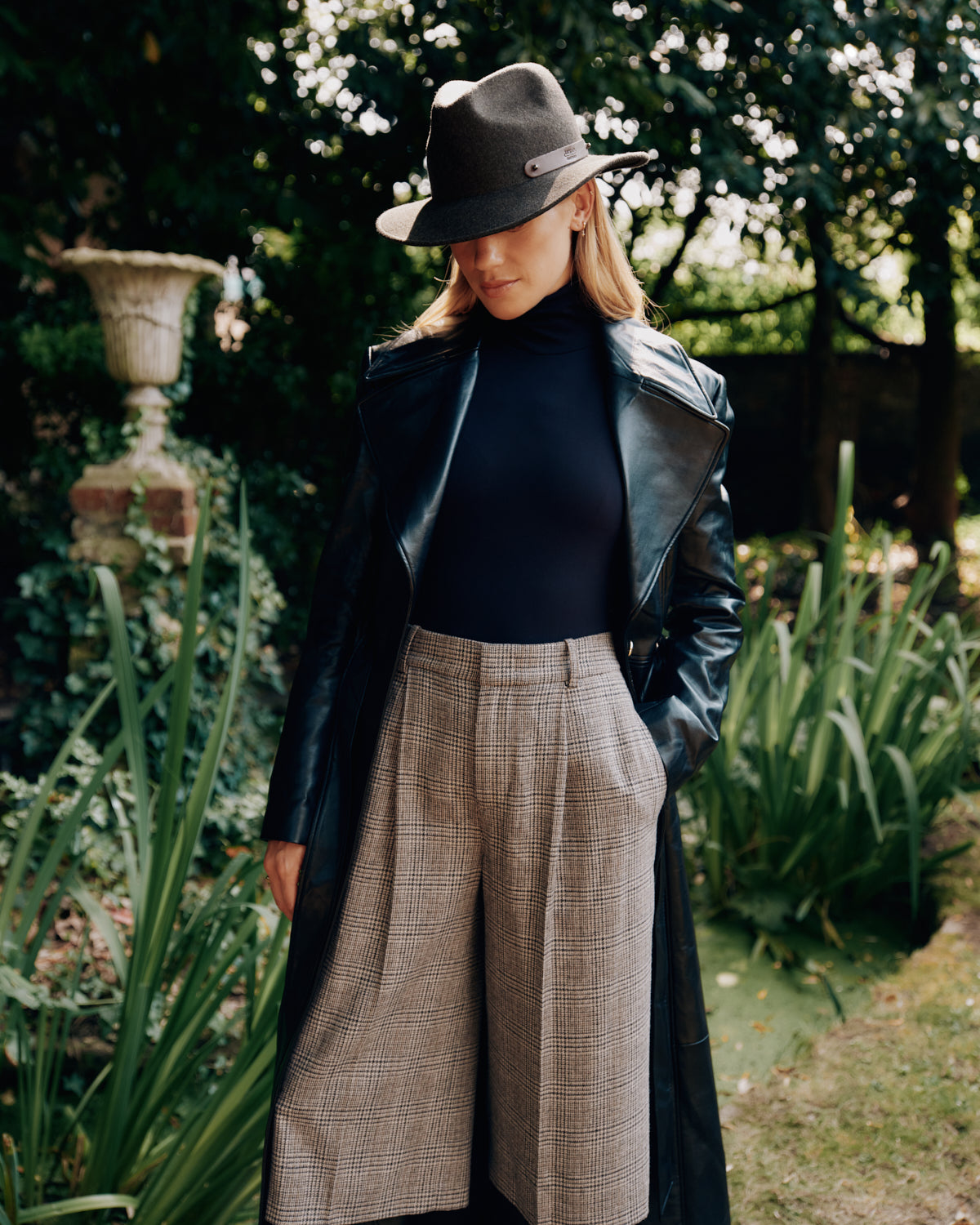 Dark green rollable wool felt, drop-brim hat with a Nappa leather band.