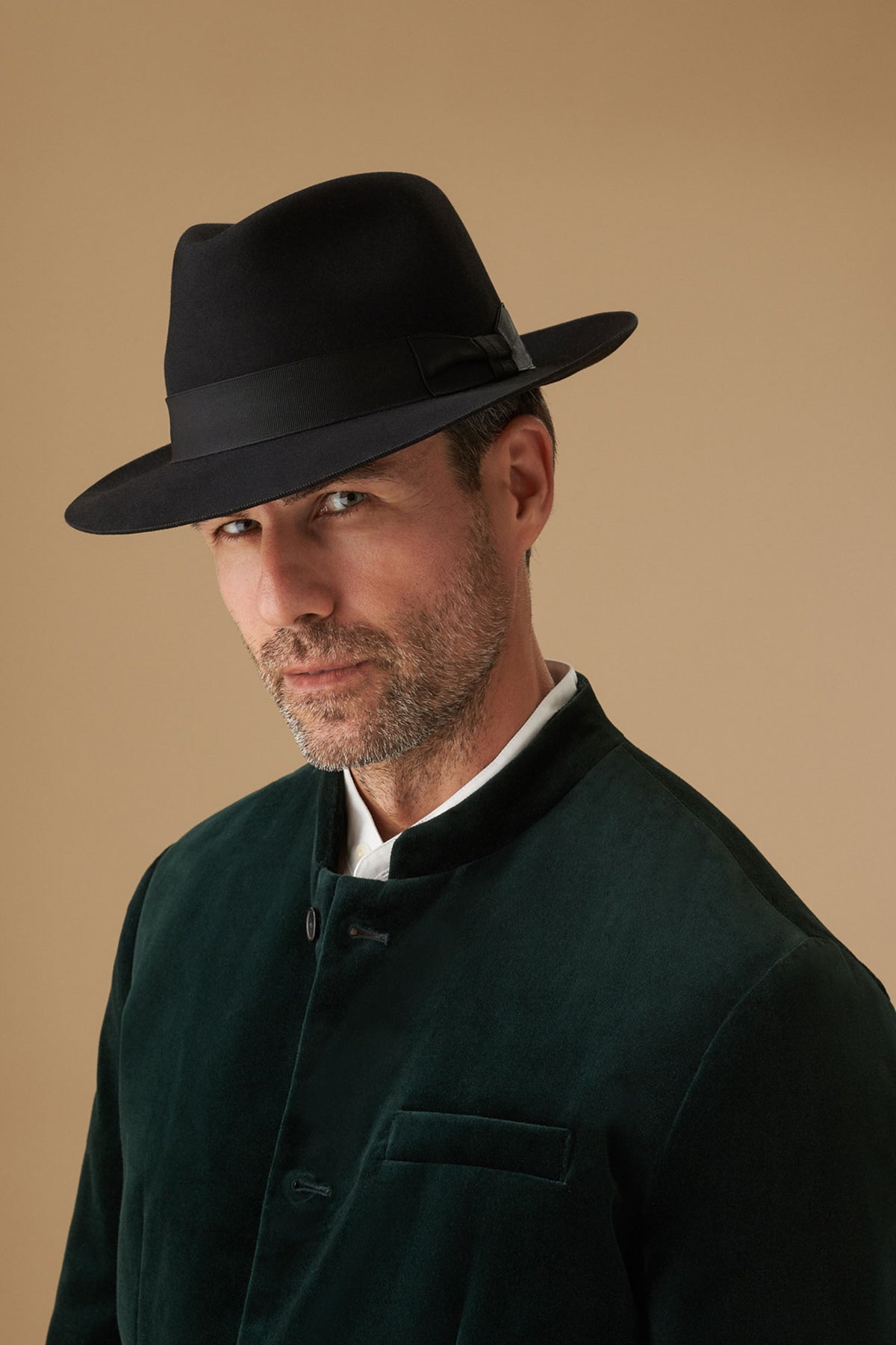 MEN'S BLACK BEAVER FUR FELT TRILBY HAT WITH A BLACK GROSGRAIN BAND AND BOW