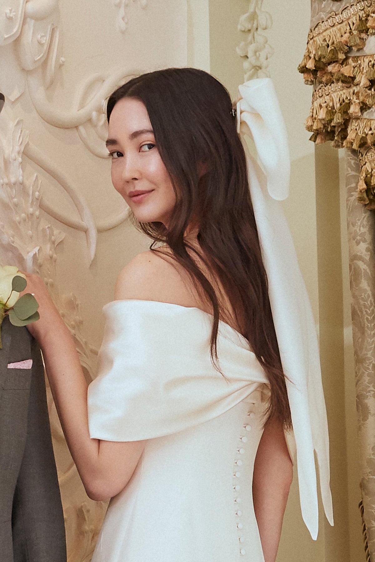 OVERSIZED IVORY SILK GAZAR COUTURE BOW