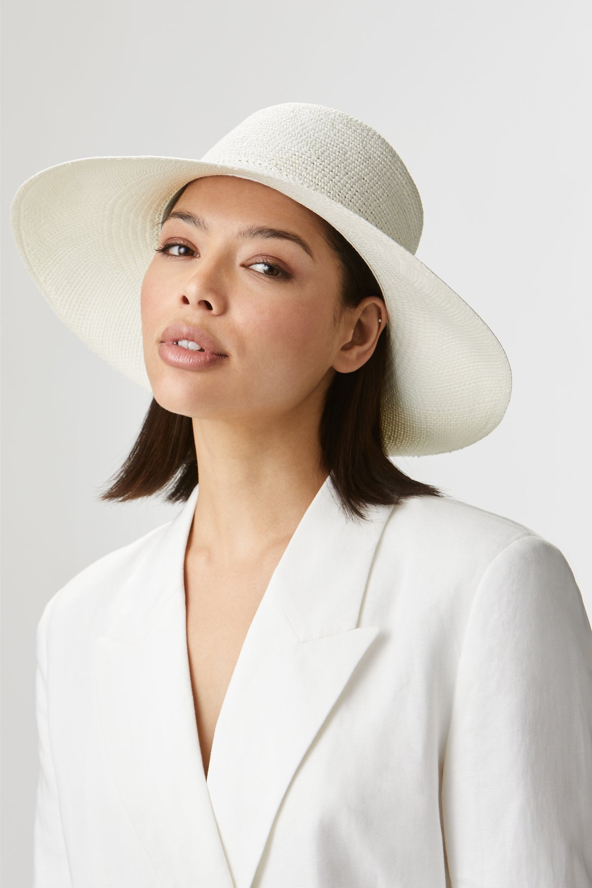 WIDE-BRIM CREAM STRAW SUN HAT