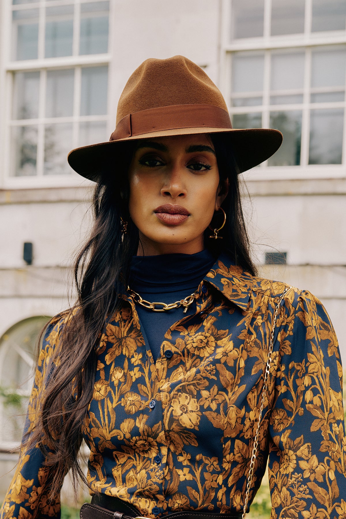 BROWN FELT TRILBY HAT WITH BROWN BAND
