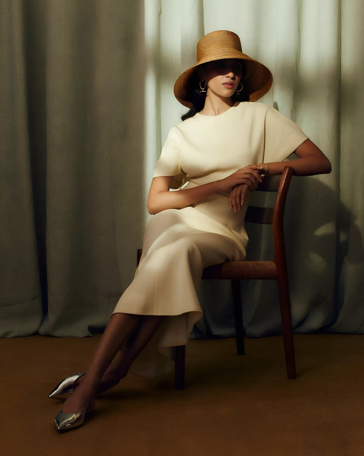 WOMEN'S STRAW BRAID GOLDEN FEDORA SUN HAT WITH OVERSIZED BRIM