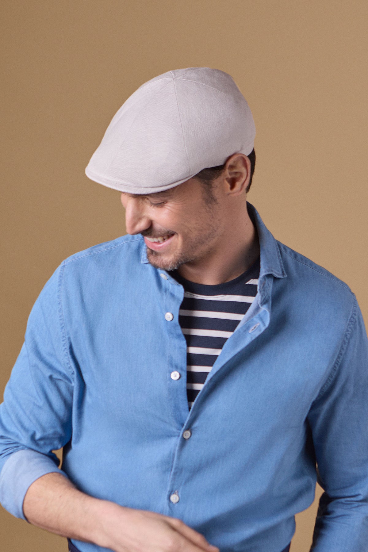 OFF WHITE LINEN PANELLED DESIGN FLAT CAP WITH A COTTON LINING