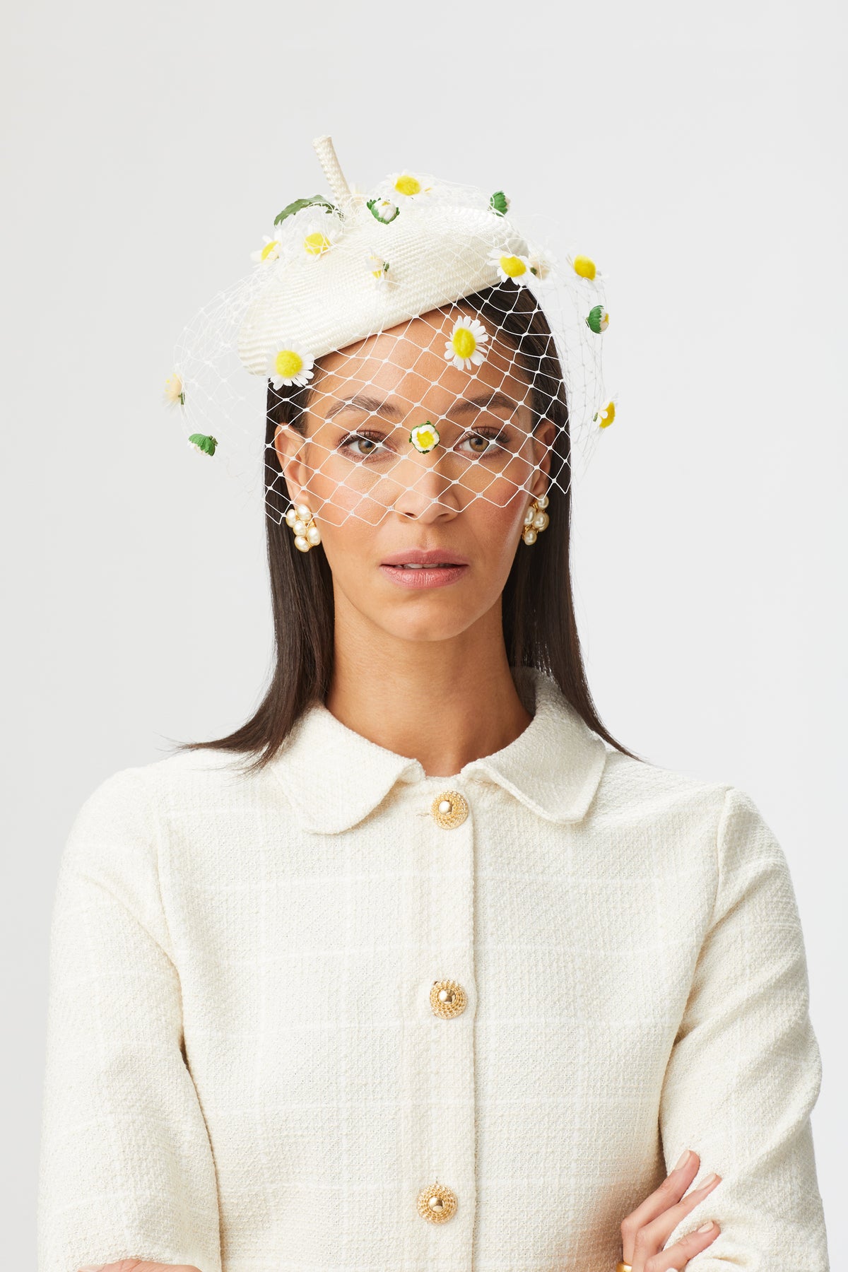 WOMEN'S WHITE PARASISAL STRAW COUTURE BERET WITH VINTAGE DAISY SPECKLED VEIL