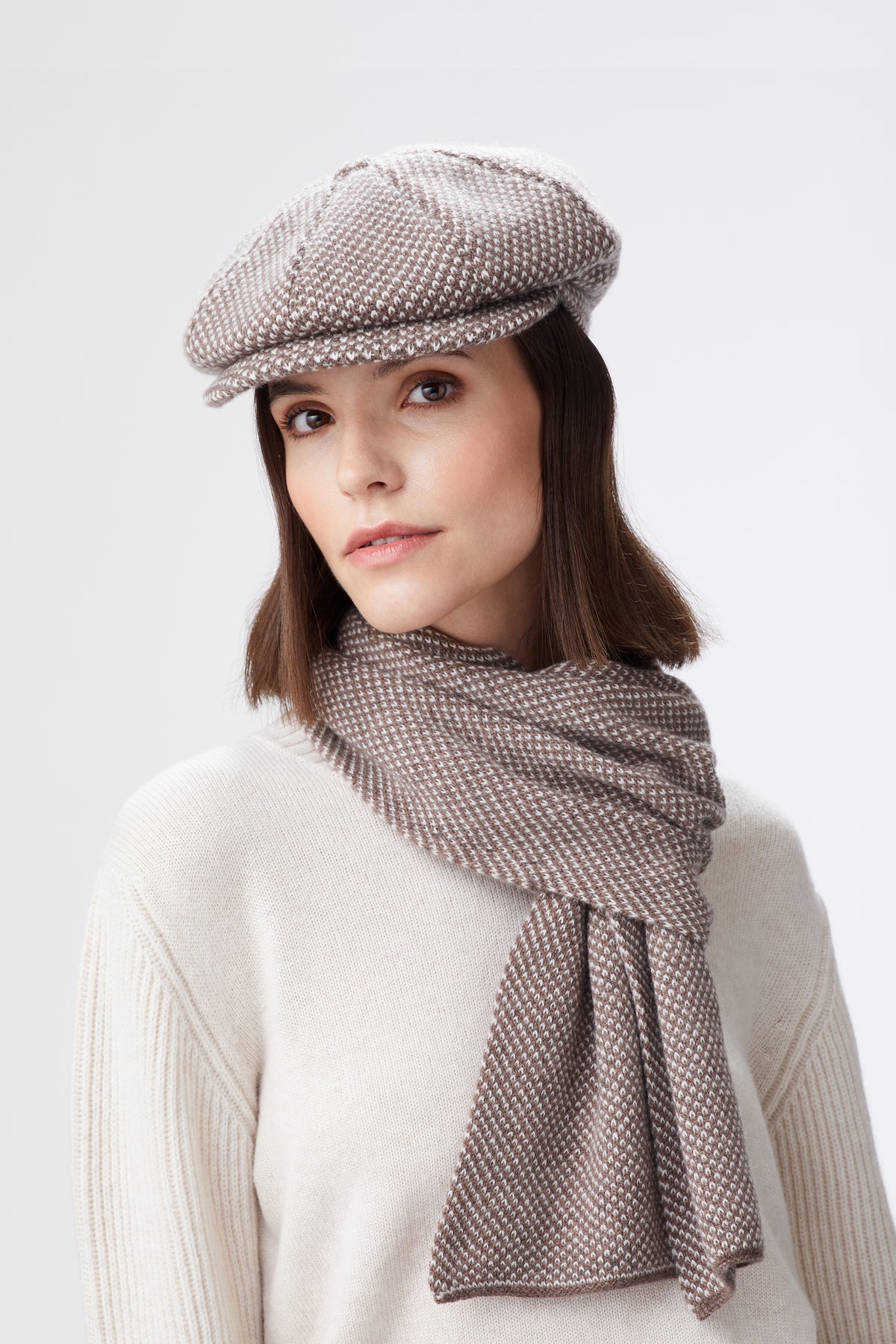 BEIGE & WHITE CASHMERE WHITEBRIDGE BAKERBOY CAP