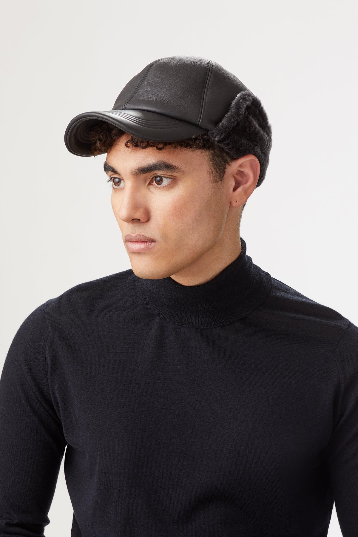 BLACK SHEEPSKIN BASEBALL CAP WITH FAUX FUR EXTERNAL EAR FLAPS