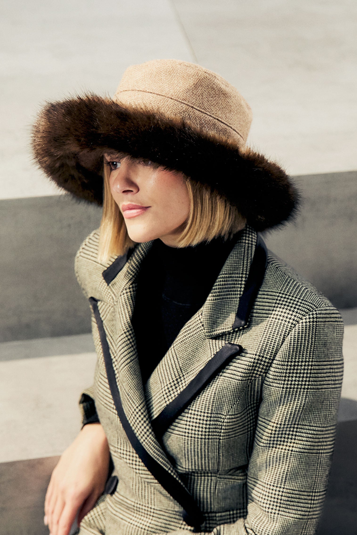 WOMEN'S ESTATE BEIGE TWEED WINTER HAT WITH BROWN FAUX FUR BRIM
