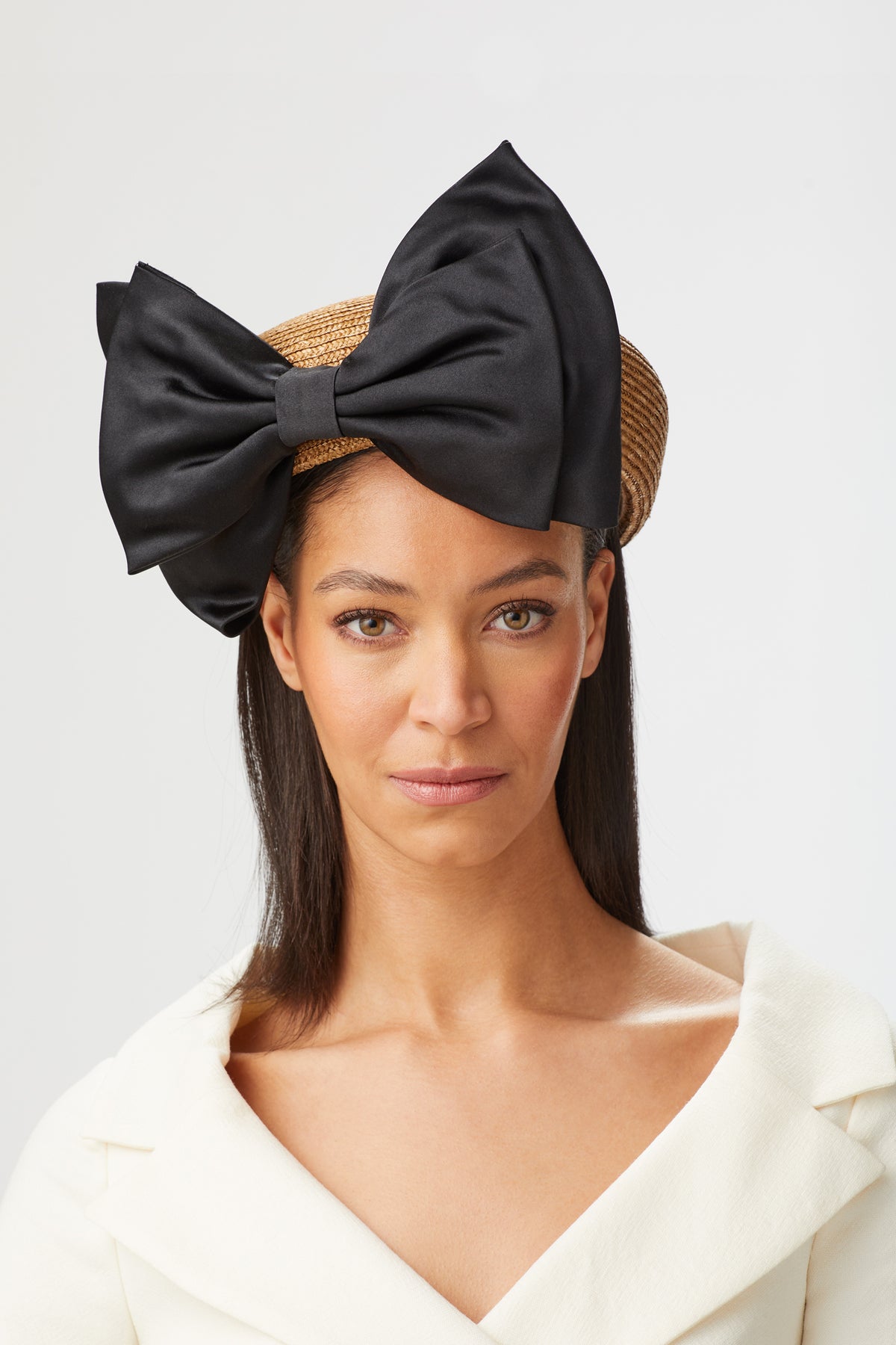 TOBACCO-COLOURED PEDAL STRAW BRAID COUTURE PILLBOX/BERET HAT WITH A BLACK DUCHESS SATIN BOW - Lock & Co. Hatters London UK
            