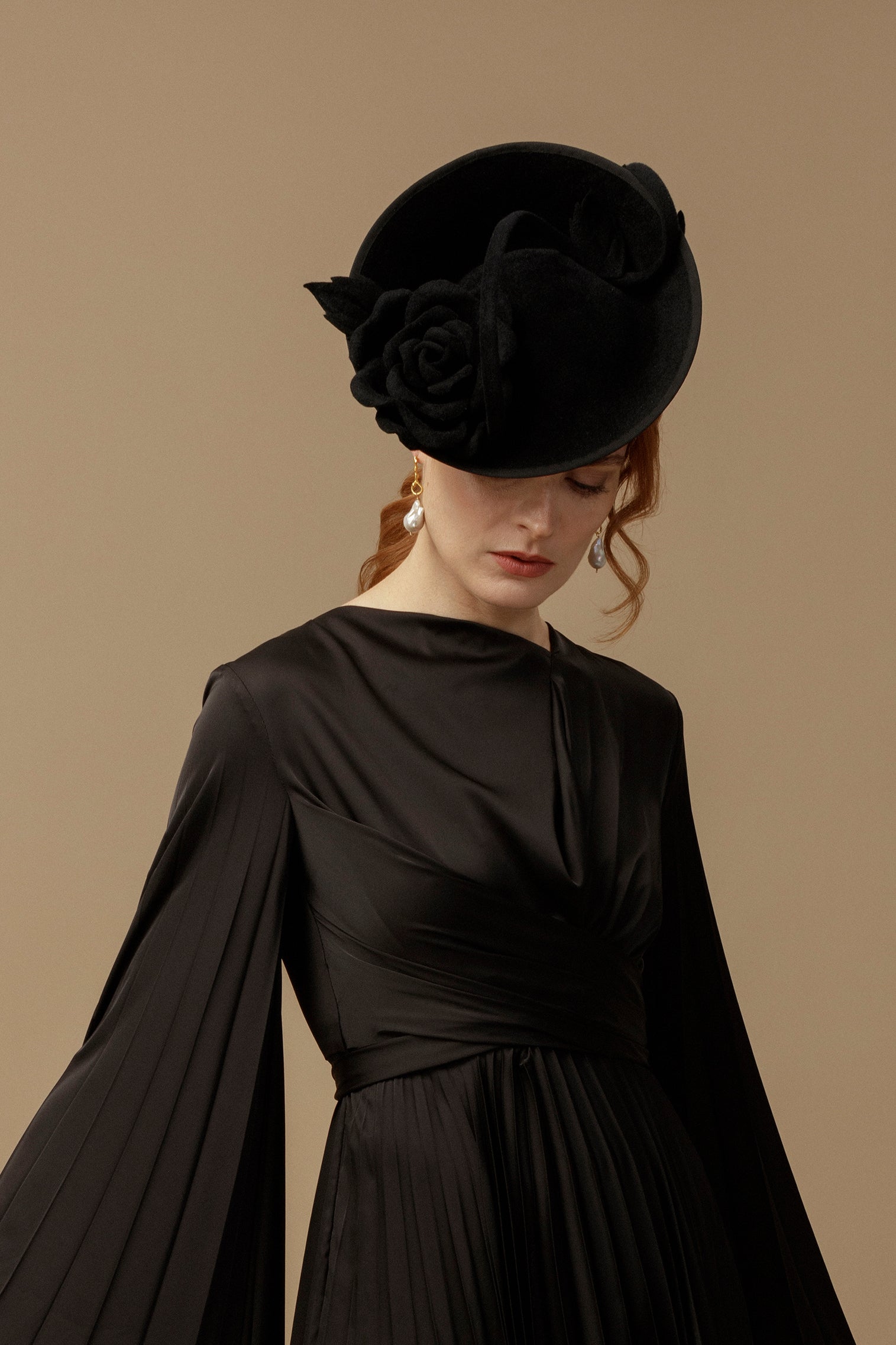 WOMEN'S BLACK FELT COUTURE PERCHER HAT WITH ROSE AND VINE DETAILING
