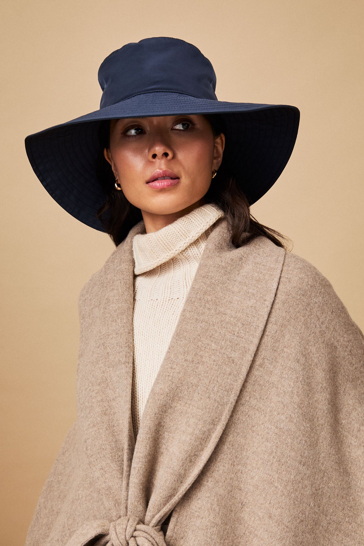 Evelyn Tech Navy Rain Hat - Lock & Co. Hatters London UK
            