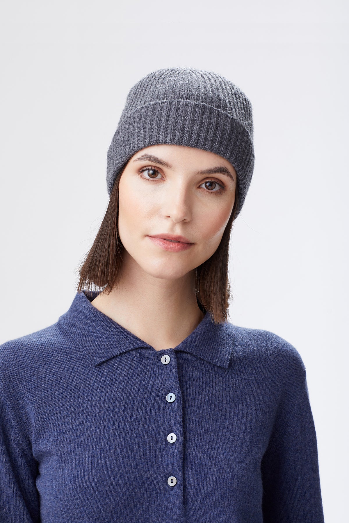 GREY CASHMERE SKI BEANIE - Lock & Co. Hatters London UK
            