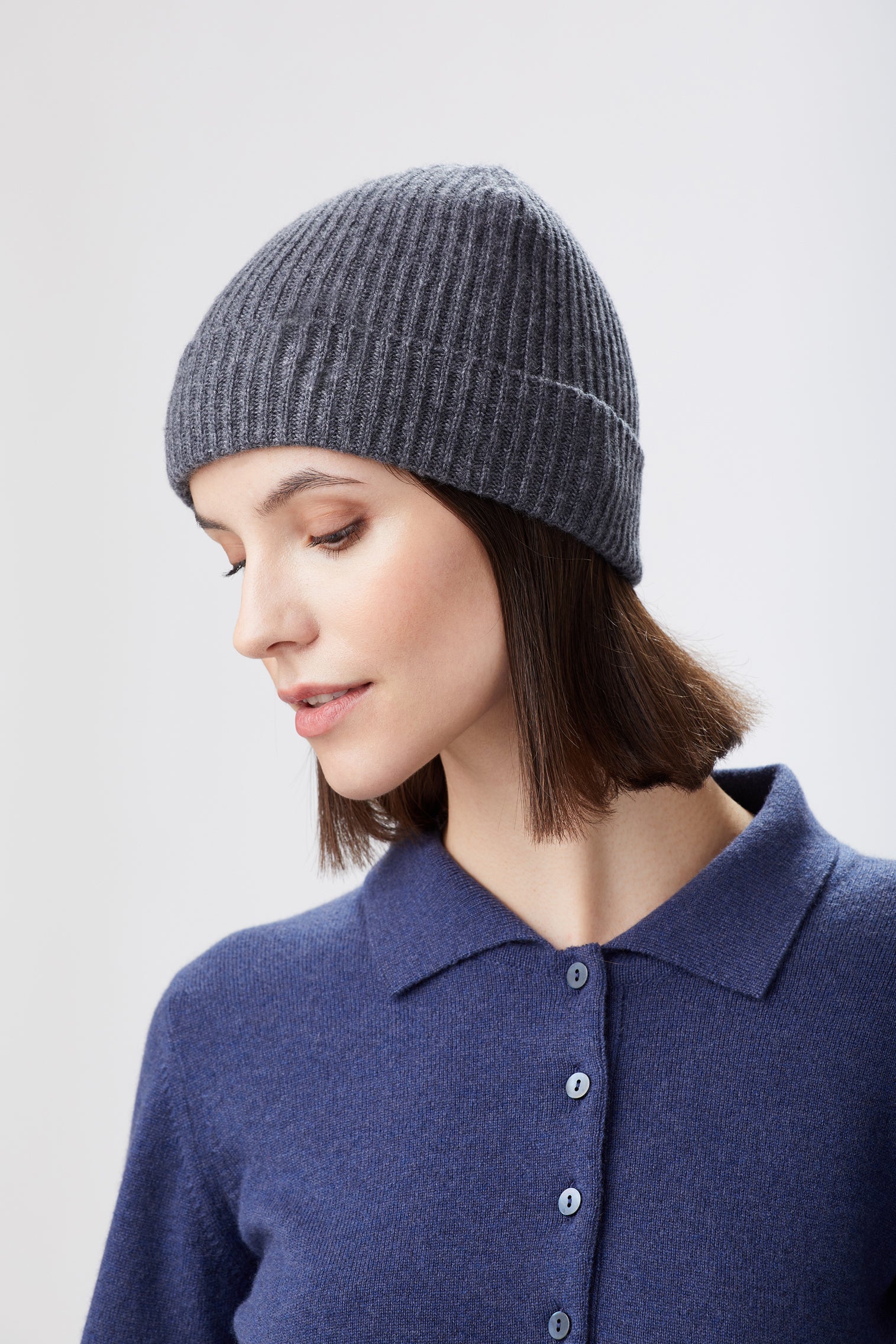 GREY CASHMERE SKI BEANIE