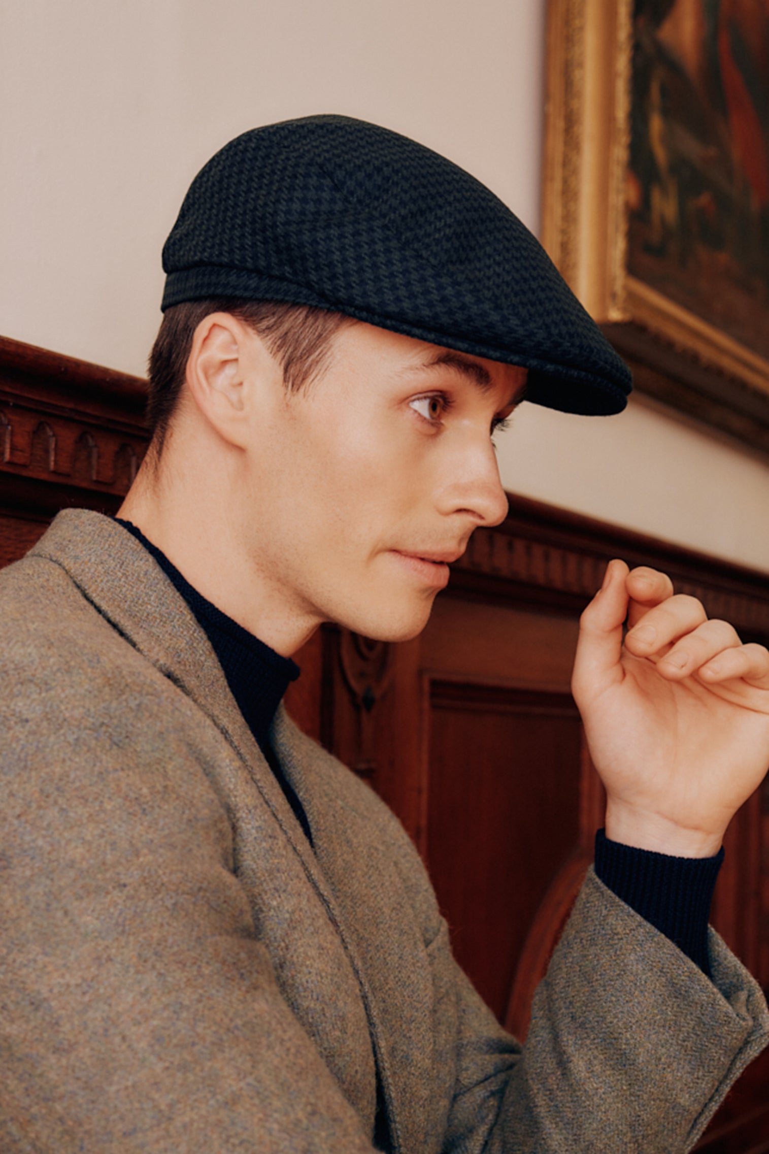 Grosvenor Houndstooth Flat Cap - Hats for Oval Face Shapes - Lock & Co. Hatters London UK