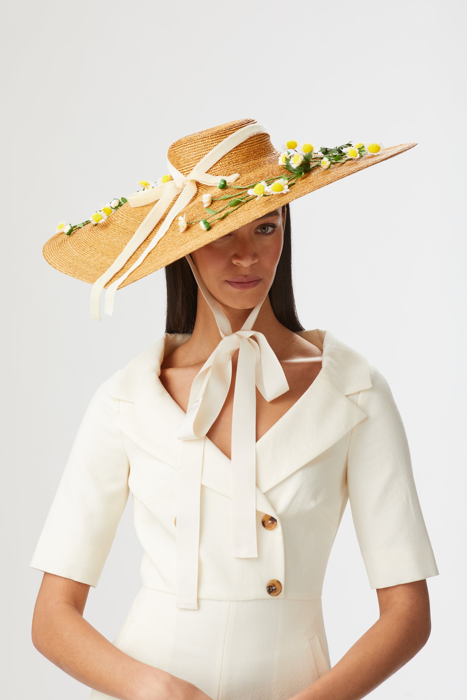 WOMEN'S TOBACCO COLOURED OVERSIZED WIDE-BRIMMED PEDAL STRAW COUTURE BOATER HAT WITH GALLOON RIBBON CHIN TIES, A VELVET RIBBON BOW, AND VINTAGE DAISY DETAILING