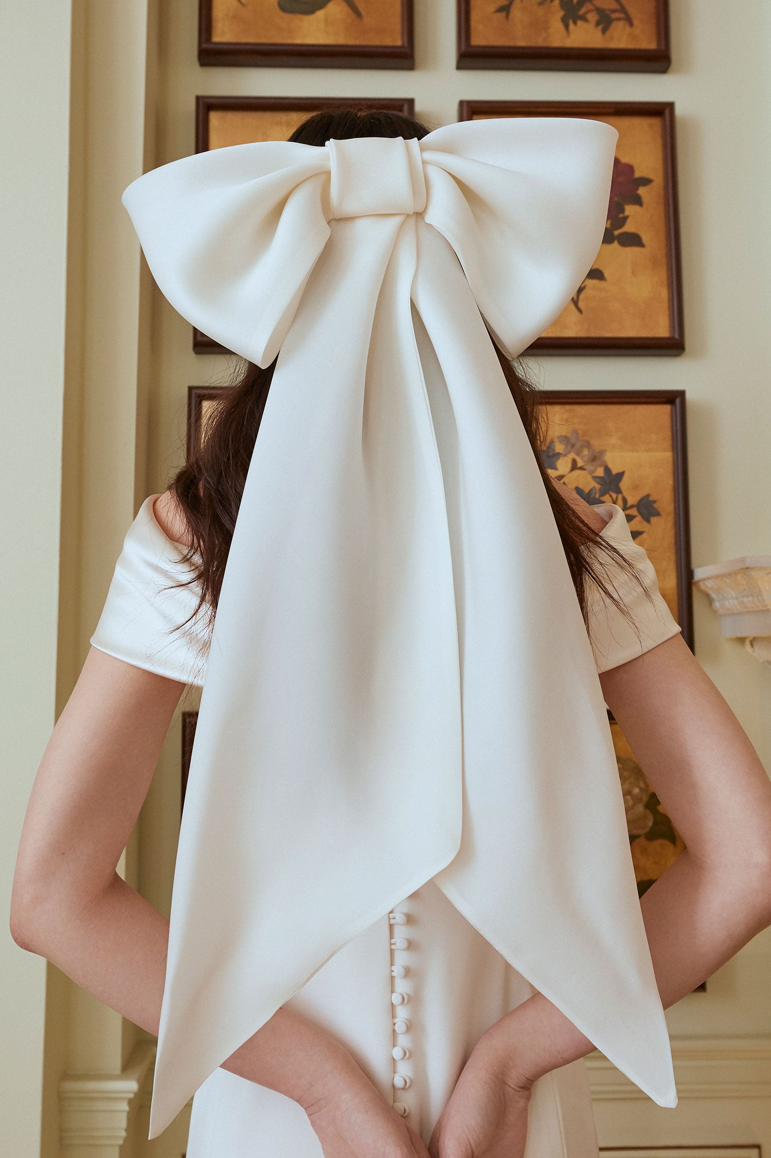 OVERSIZED IVORY SILK GAZAR COUTURE BOW