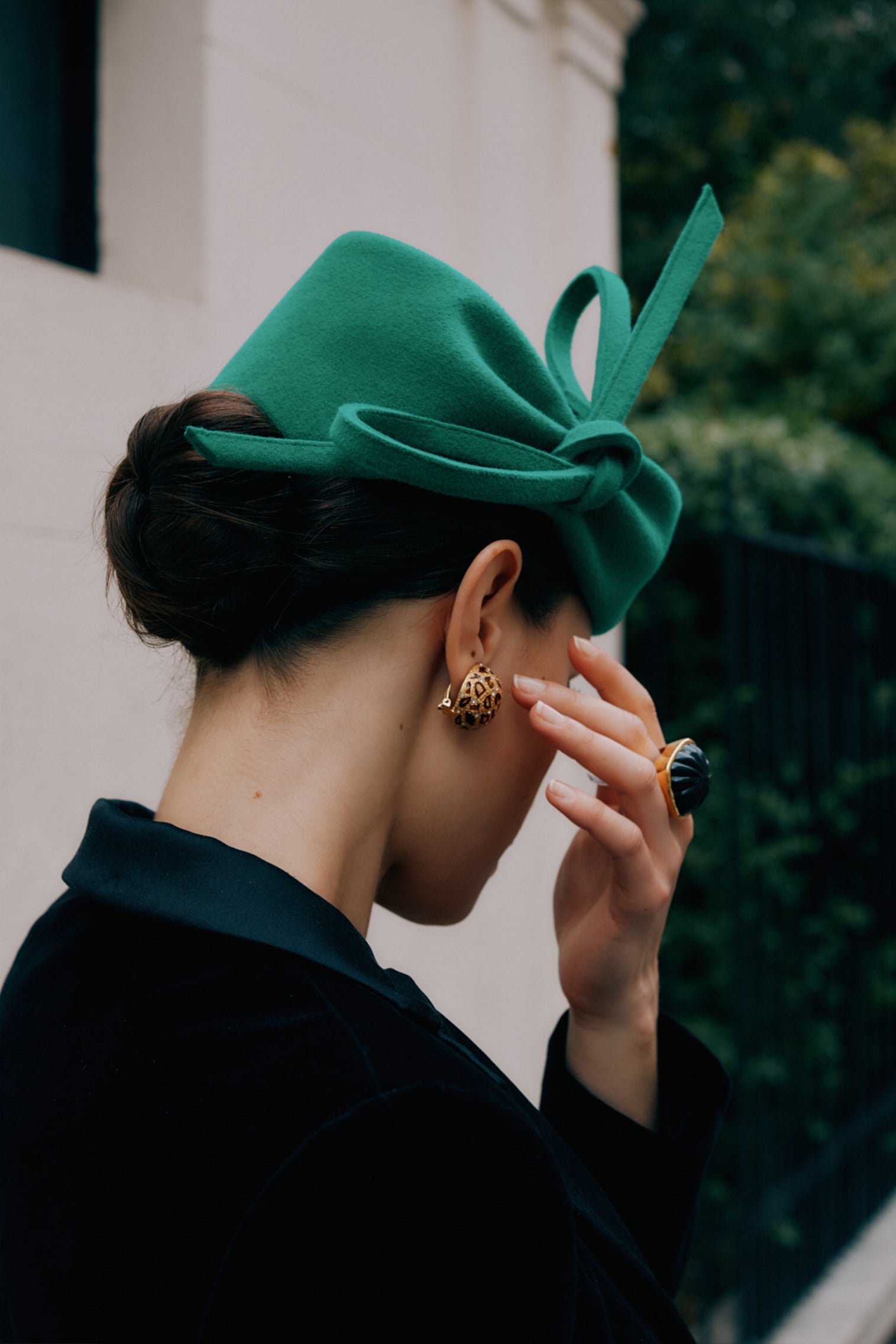 WOMEN'S GREEN VELOUR FELT COUTURE PILLBOX HAT WITH BOW DETAIL