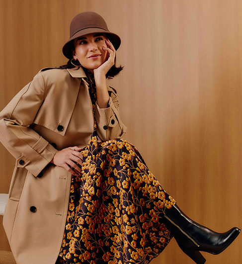 Women's rollable brown felt cloche hat with a matching band.