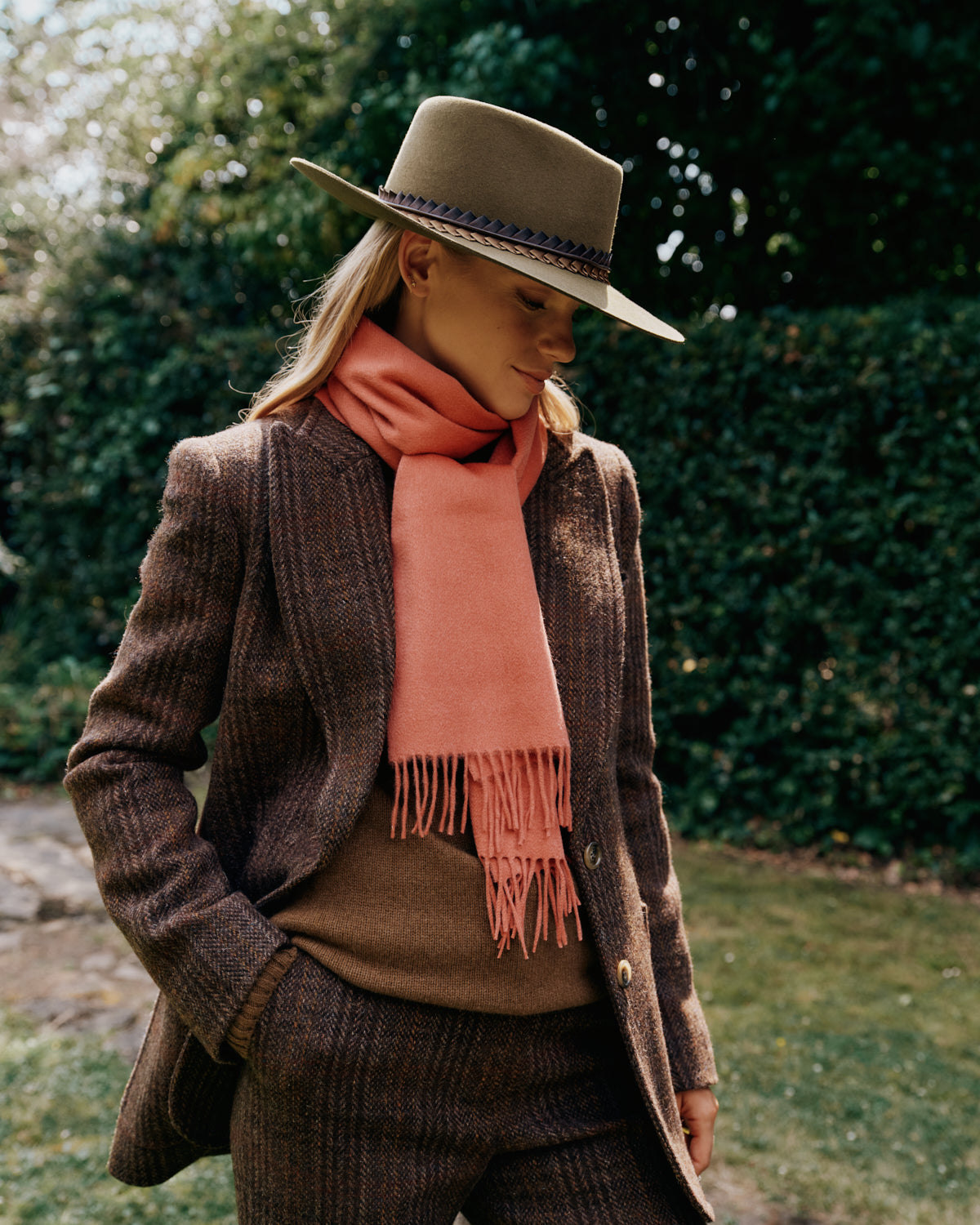 UNISEX PLAIN PINK CASHMERE SCARF WITH A FRINGED EDGING