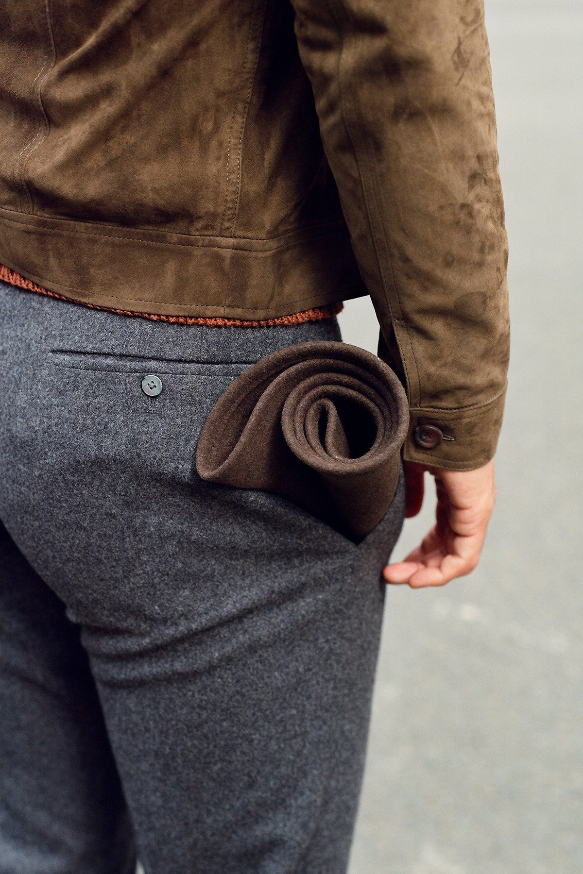 MEN&#39;S ROLLED UP BROWN ROLLABLE WOOL FELT TRILBY HAT IN A MAN&#39;S POCKET - Lock & Co. Hatters London UK
            