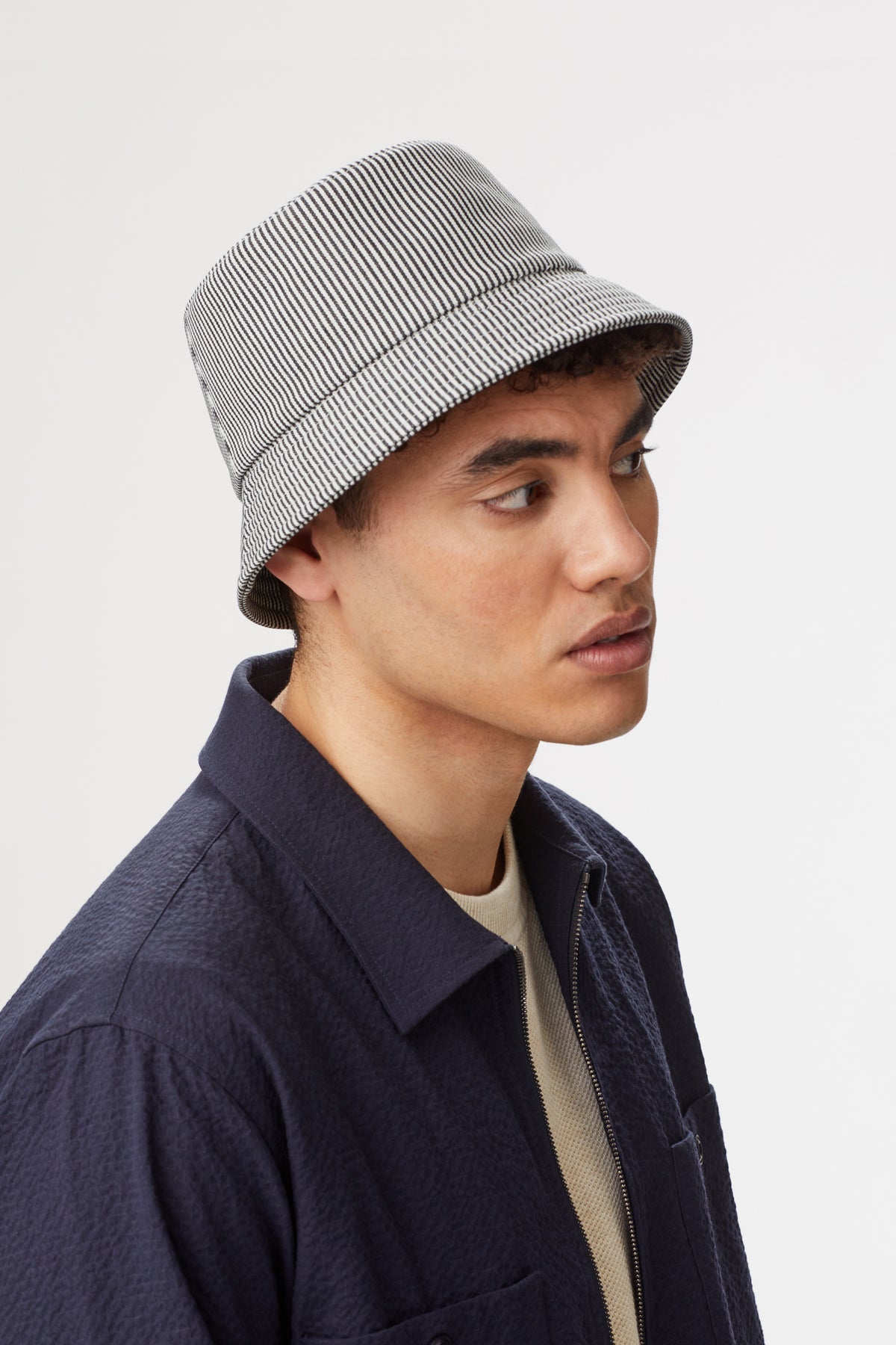 White bucket outlet hat uk