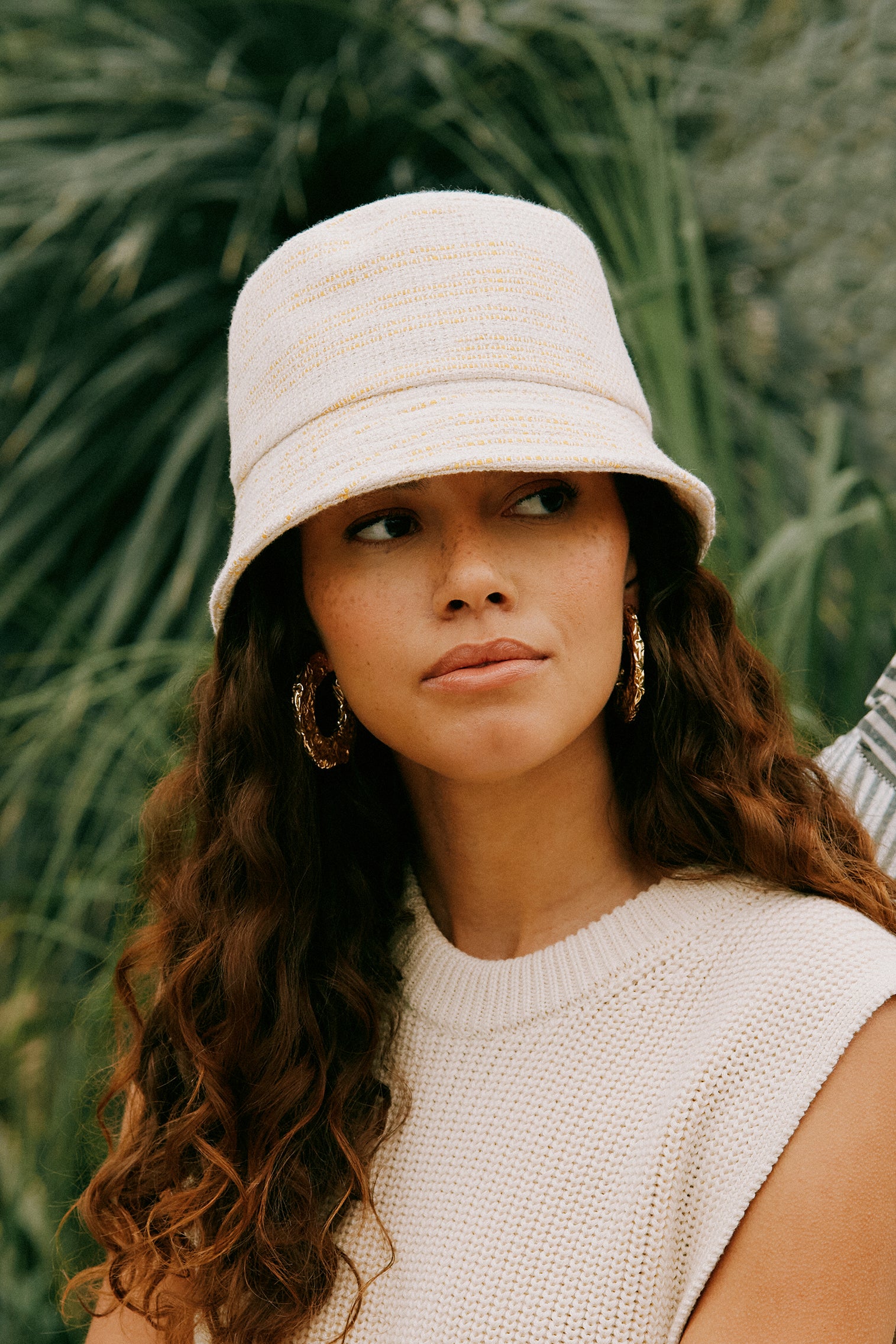 WHITE & YELLOW RYE BUCKET HAT