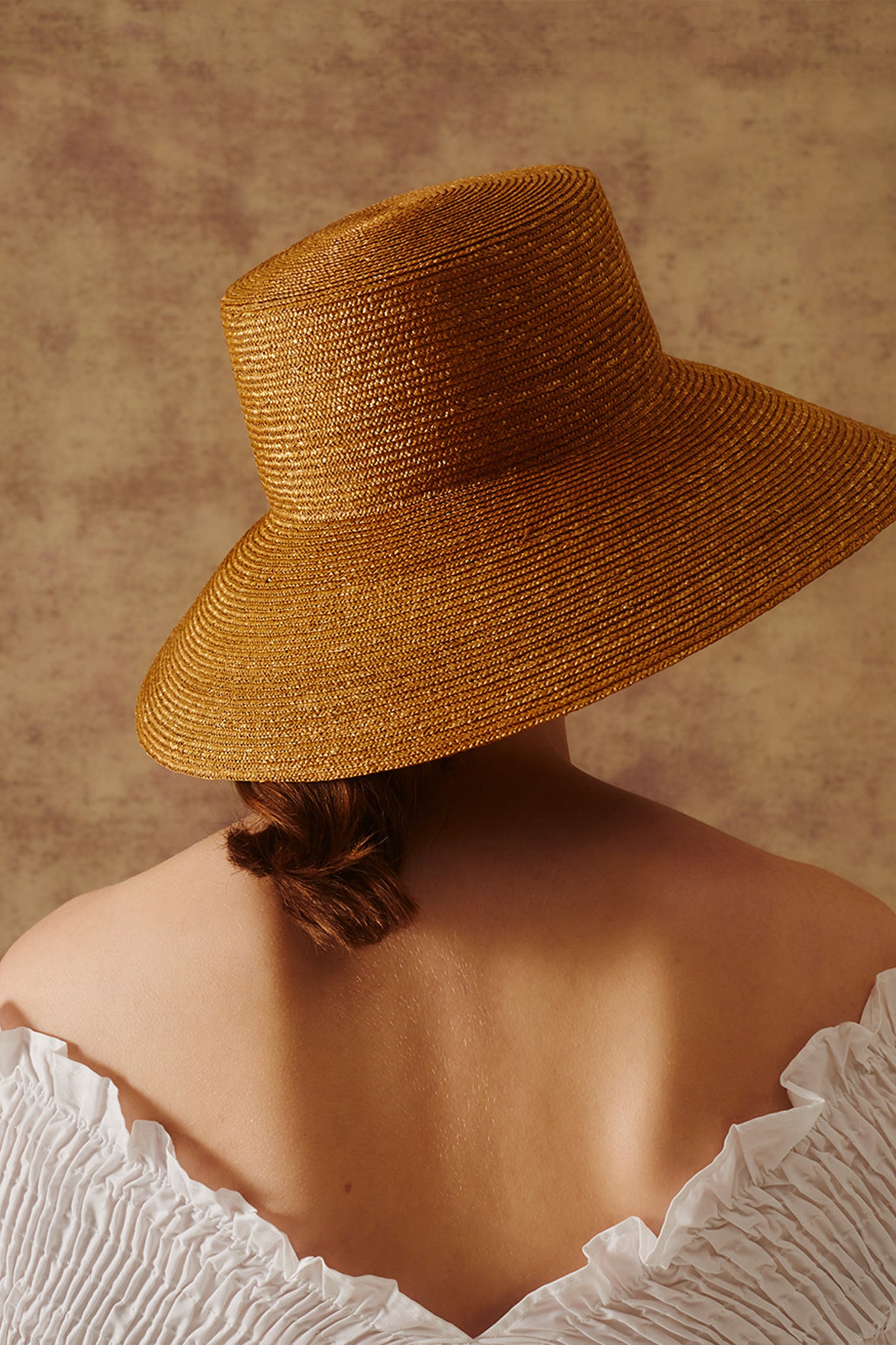 WOMEN'S STRAW BRAID GOLDEN FEDORA SUN HAT WITH OVERSIZED BRIM