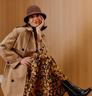 Women's rollable brown felt cloche hat with a matching band.